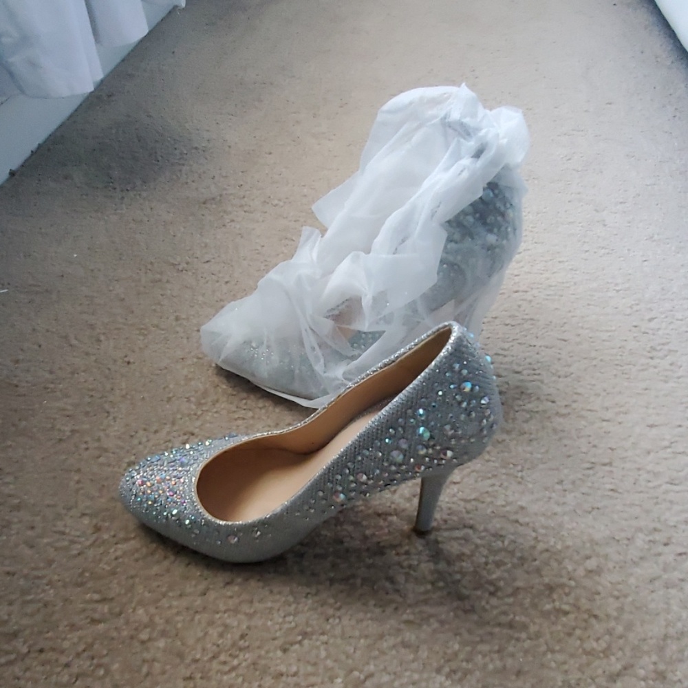 Shoes - Picture 2 of 4